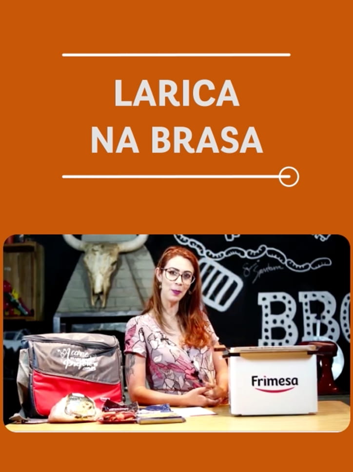 Cena da influenciadora Larissa Morales, do "Larica na Brasa" para a ação de conteúdo da Frimesa com produtos da marca.